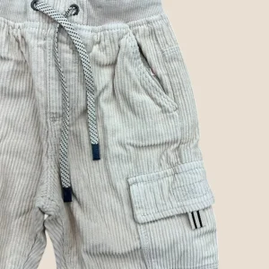 Pantalón cargo de pana fina a rayas beige con cintura elástica