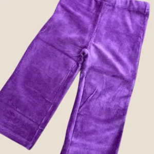 Pantalón de pana morado con cintura elástica y pierna recta